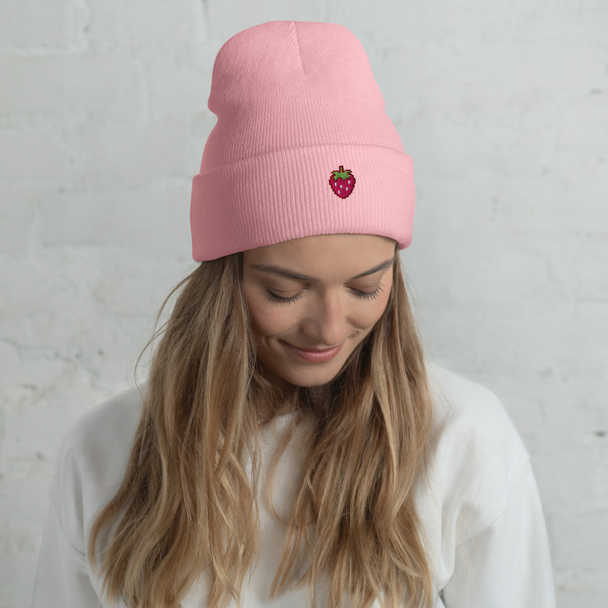 Bonnet fraise brodé – Image 3